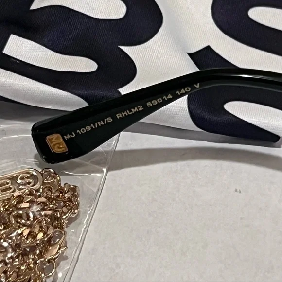 Marc Jacobs 59MM Navigator Sunglasses w/Detachable Chain-Gold Black/Brown-Pink - Picture 10 of 16